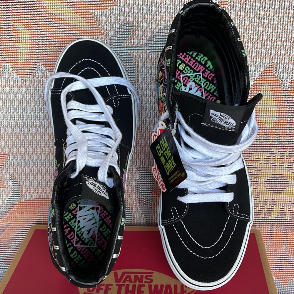 Vans Sk8-Hi
Dia De Los Muertos Black/
VNOA7Q5NBMW
WMNS sneakers - Picture 13 of 16